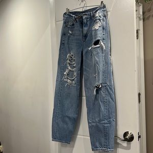 AE relaxed mom jean with rip in back